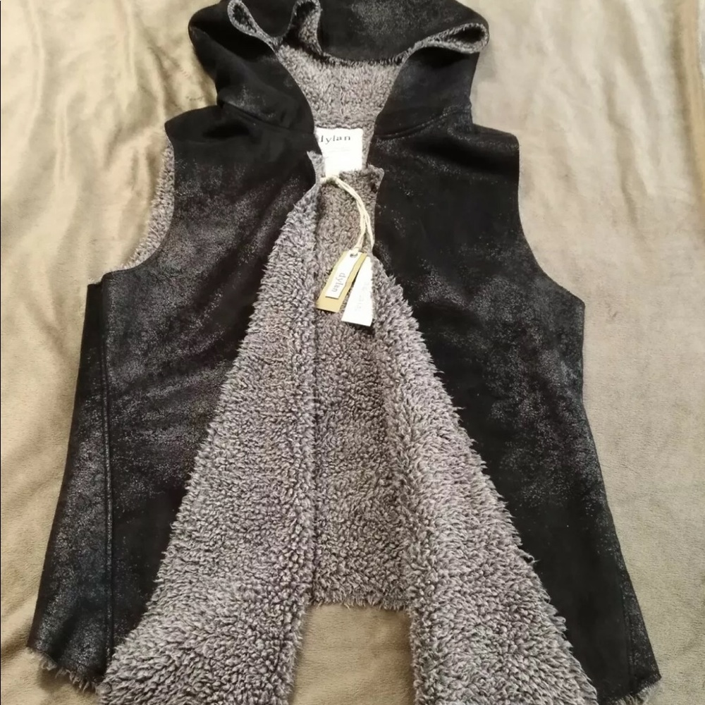 Dylan By True Grit Women's Sz M Black & Gray Hooded Faux Fur Vest Reversible NWT